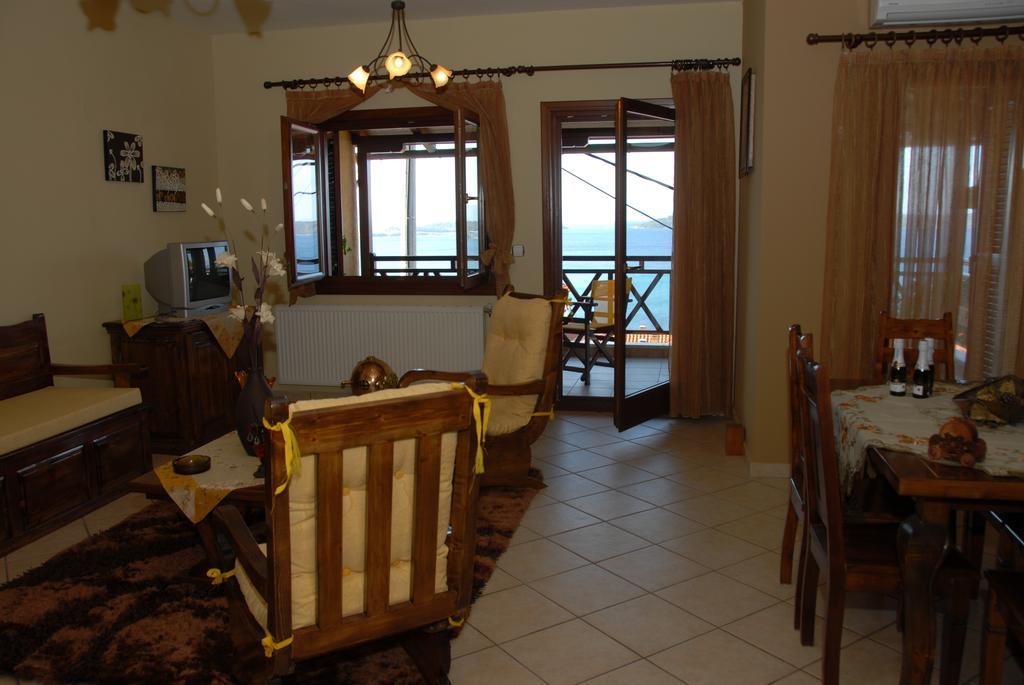 Dione Apartments Ouranoupoli Oda fotoğraf